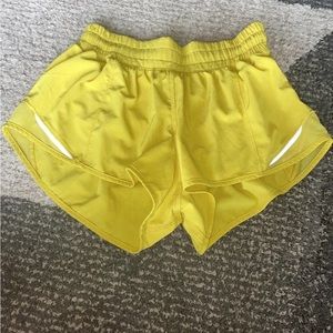 Sonic Yellow Lululemon Hotty Hot shorts Size 4 (2.5 inch/reg inseam)